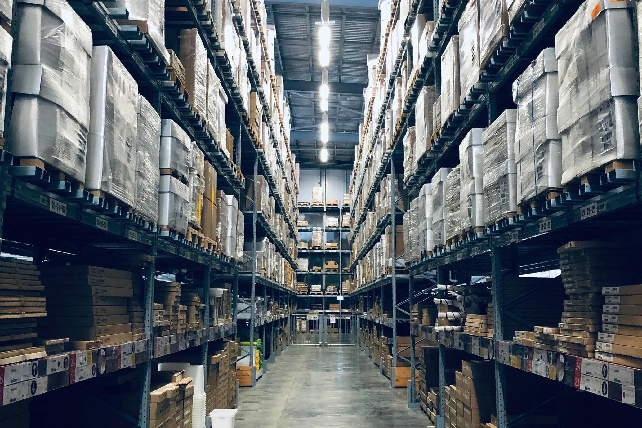 Armazém com mercadorias para distribuição